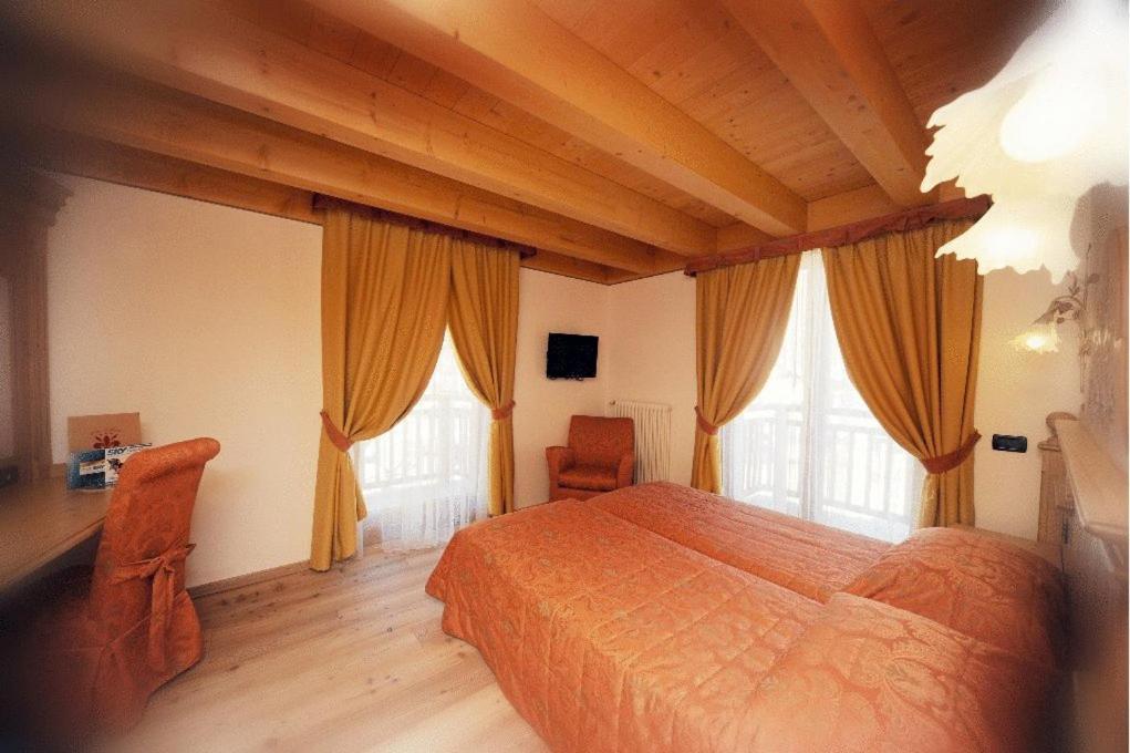 Hotel Garni Il Giglio Commezzadura Room photo