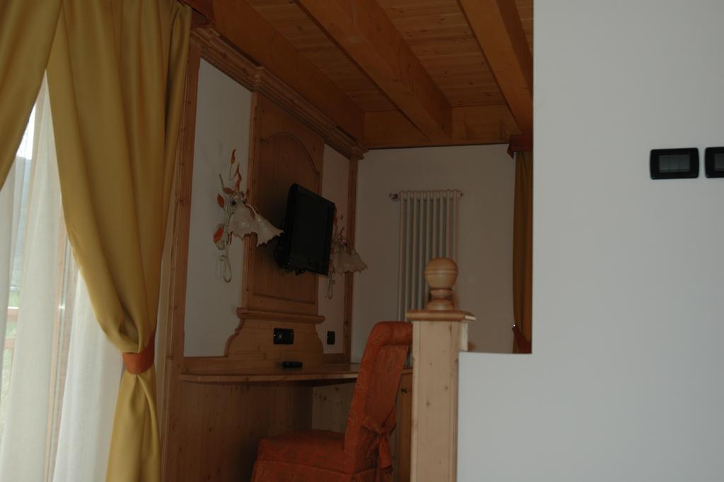 Hotel Garni Il Giglio Commezzadura Room photo