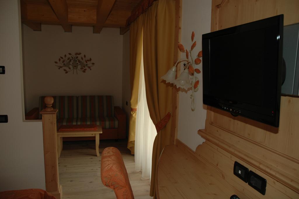 Hotel Garni Il Giglio Commezzadura Room photo