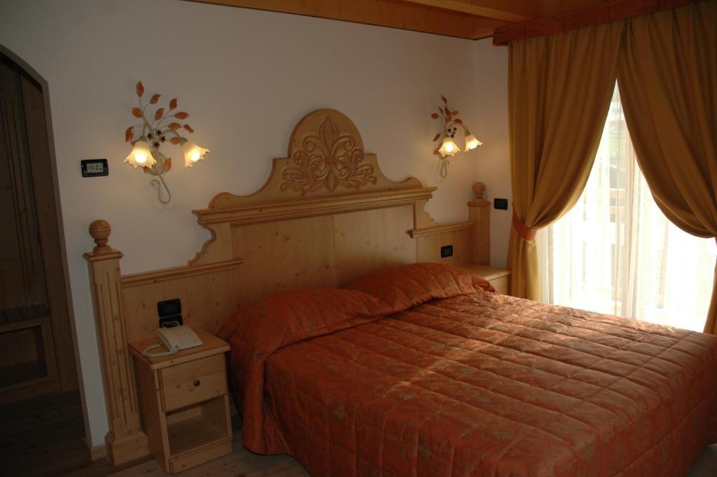 Hotel Garni Il Giglio Commezzadura Room photo