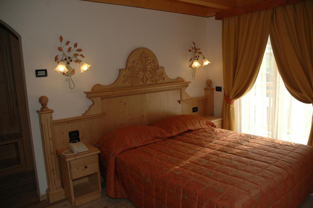 Residence Garni Il Giglio Commezzadura Room photo